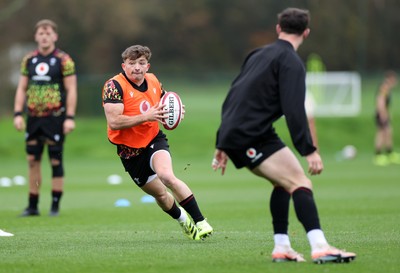 111125 - Wales Rugby Training in the week leading up to their Quilter Nations Series game against Japan - Dan Edwards during training