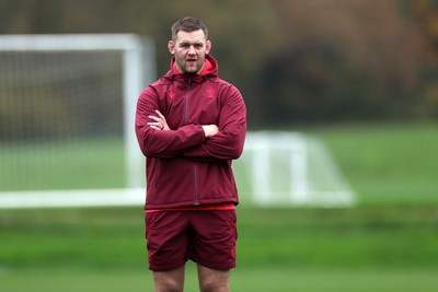 111125 - Wales Rugby Training in the week leading up to their Quilter Nations Series game against Japan - Dan Lydiate, Assistant Defence Coach during training