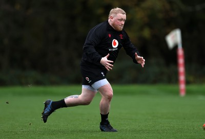 111125 - Wales Rugby Training in the week leading up to their Quilter Nations Series game against Japan - Keiron Assiratti during training