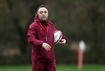 111125 - Wales Rugby Training in the week leading up to their Quilter Nations Series game against Japan - Matt Sherratt, Attack Coach during training