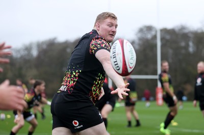 111125 - Wales Rugby Training in the week leading up to their Quilter Nations Series game against Japan - Rhys Carre during training