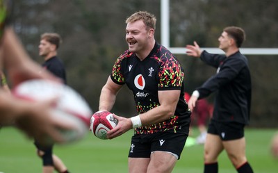 111125 - Wales Rugby Training in the week leading up to their Quilter Nations Series game against Japan - Dewi Lake during training
