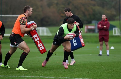 111125 - Wales Rugby Training in the week leading up to their Quilter Nations Series game against Japan - Louis Rees-Zammit during training