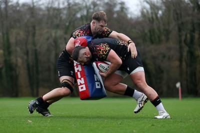 111125 - Wales Rugby Training in the week leading up to their Quilter Nations Series game against Japan - Olly Cracknell and Gareth Thomas during training