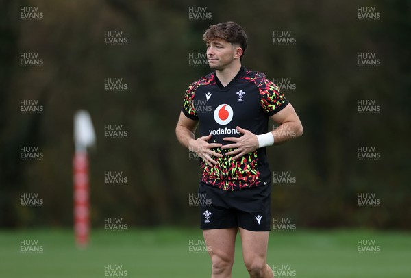 111125 - Wales Rugby Training in the week leading up to their Quilter Nations Series game against Japan - Dan Edwards during training