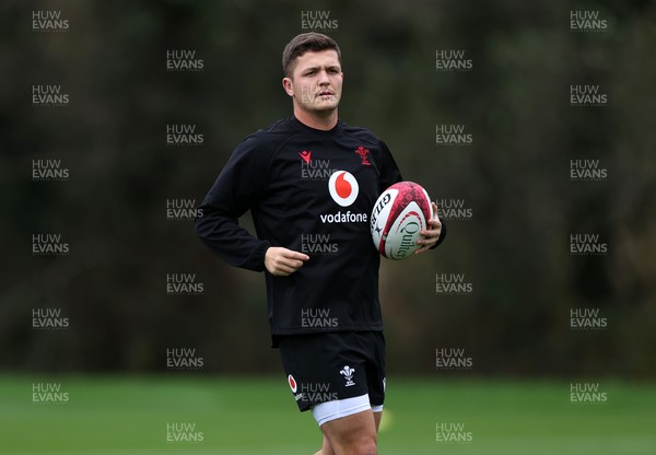 111125 - Wales Rugby Training in the week leading up to their Quilter Nations Series game against Japan - Callum Sheedy during training