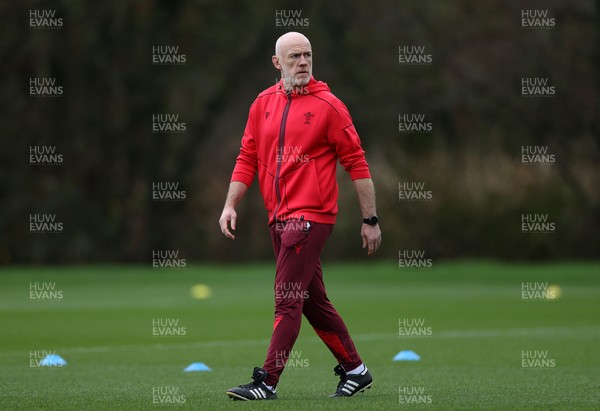 111125 - Wales Rugby Training in the week leading up to their Quilter Nations Series game against Japan - Steve Tandy, Head Coach during training