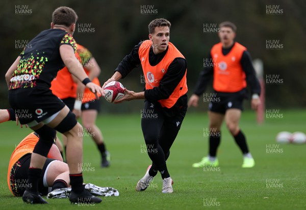 111125 - Wales Rugby Training in the week leading up to their Quilter Nations Series game against Japan - Kieran Hardy during training