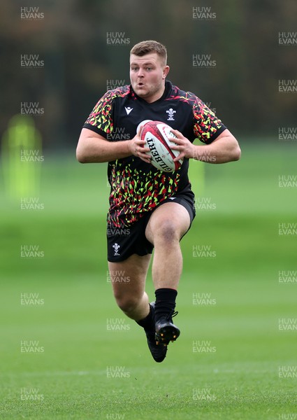 111125 - Wales Rugby Training in the week leading up to their Quilter Nations Series game against Japan - Danny Southworth during training