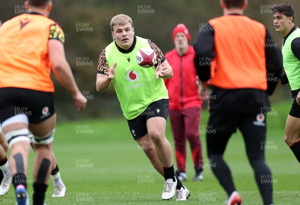 111125 - Wales Rugby Training in the week leading up to their Quilter Nations Series game against Japan - Archie Griffin during training