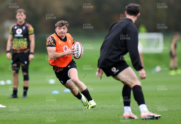 111125 - Wales Rugby Training in the week leading up to their Quilter Nations Series game against Japan - Dan Edwards during training