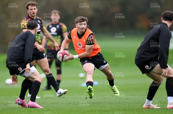 111125 - Wales Rugby Training in the week leading up to their Quilter Nations Series game against Japan - Dan Edwards during training