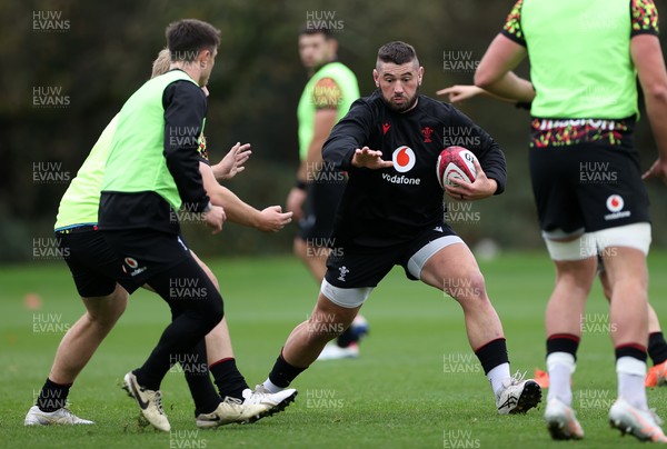 111125 - Wales Rugby Training in the week leading up to their Quilter Nations Series game against Japan - Gareth Thomas during training