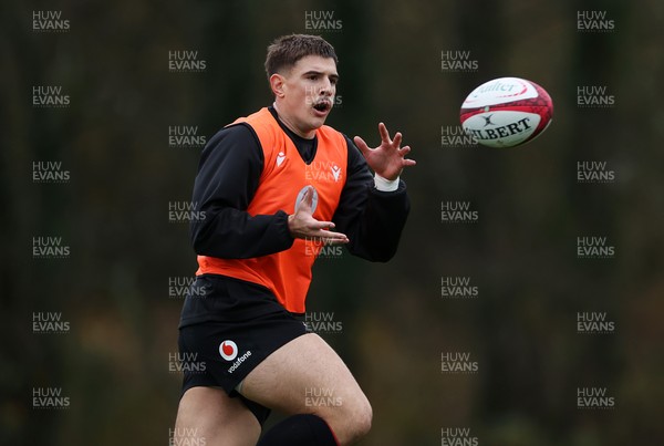 111125 - Wales Rugby Training in the week leading up to their Quilter Nations Series game against Japan - Joe Hawkins during training