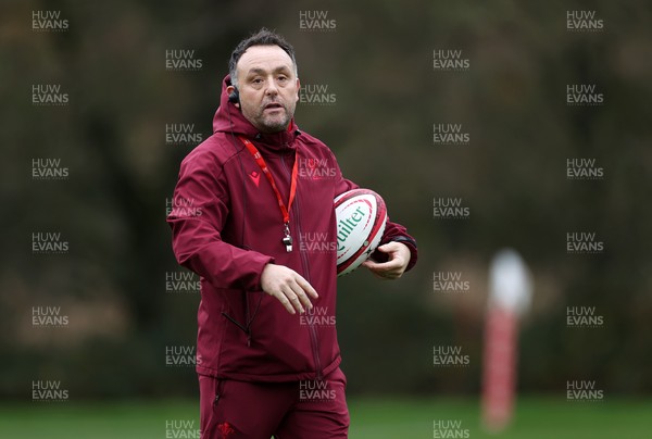 111125 - Wales Rugby Training in the week leading up to their Quilter Nations Series game against Japan - Matt Sherratt, Attack Coach during training