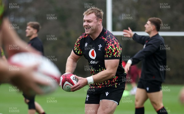 111125 - Wales Rugby Training in the week leading up to their Quilter Nations Series game against Japan - Dewi Lake during training
