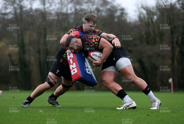 111125 - Wales Rugby Training in the week leading up to their Quilter Nations Series game against Japan - Olly Cracknell and Gareth Thomas during training