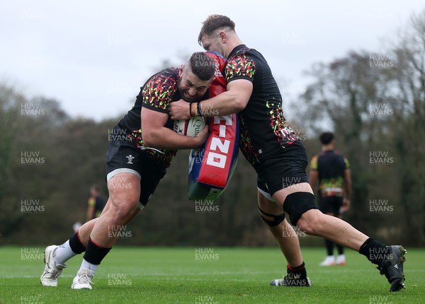 111125 - Wales Rugby Training in the week leading up to their Quilter Nations Series game against Japan - Gareth Thomas and Olly Cracknell during training