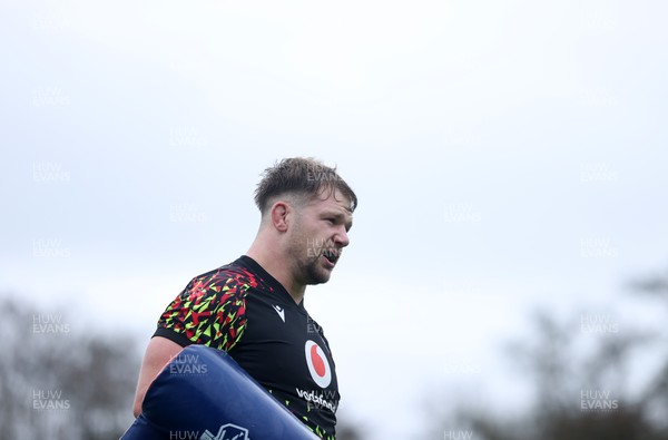 111125 - Wales Rugby Training in the week leading up to their Quilter Nations Series game against Japan - Olly Cracknell during training