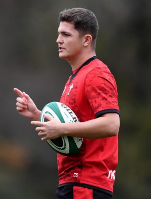 111120 - Wales Rugby Training - Callum Sheedy during training