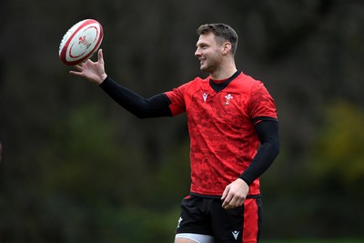 111120 - Wales Rugby Training - Dan Biggar during training