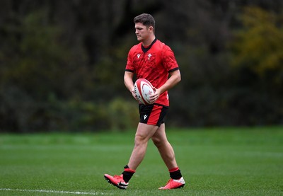 111120 - Wales Rugby Training - Callum Sheedy during training