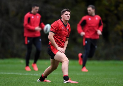 111120 - Wales Rugby Training - Callum Sheedy during training