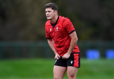 111120 - Wales Rugby Training - Callum Sheedy during training