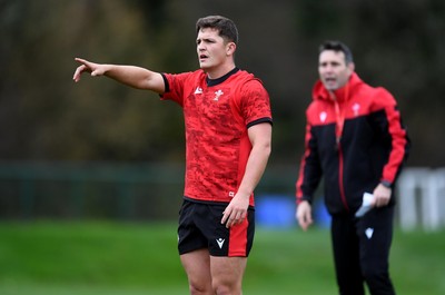 111120 - Wales Rugby Training - Callum Sheedy during training