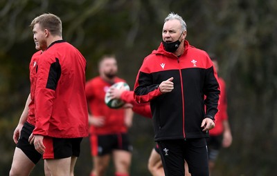 111120 - Wales Rugby Training - Wayne Pivac during training