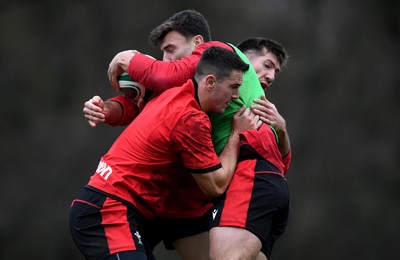 111120 - Wales Rugby Training - Owen Watkin and Justin Tipuric tackle Johnny Williams during training