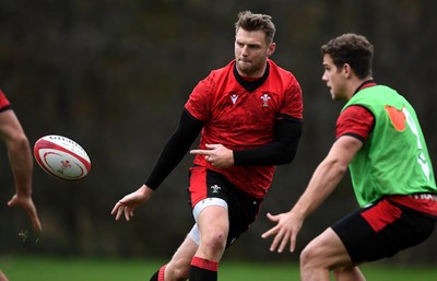 111120 - Wales Rugby Training - Dan Biggar during training