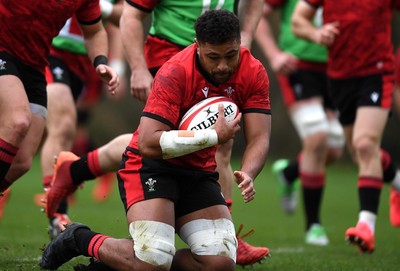 111120 - Wales Rugby Training - Taulupe Faletau during training