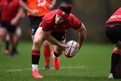 111120 - Wales Rugby Training - Gareth Davies during training