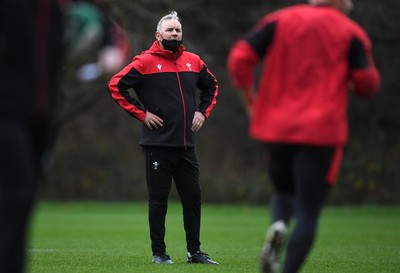 111120 - Wales Rugby Training - Wayne Pivac during training