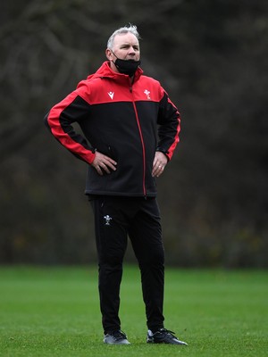 111120 - Wales Rugby Training - Wayne Pivac during training