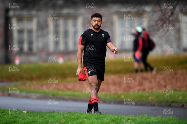 111120 - Wales Rugby Training - Taulupe Faletau during training