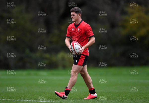 111120 - Wales Rugby Training - Callum Sheedy during training