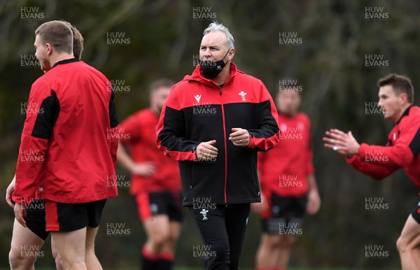 111120 - Wales Rugby Training - Wayne Pivac during training
