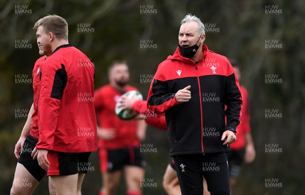 111120 - Wales Rugby Training - Wayne Pivac during training