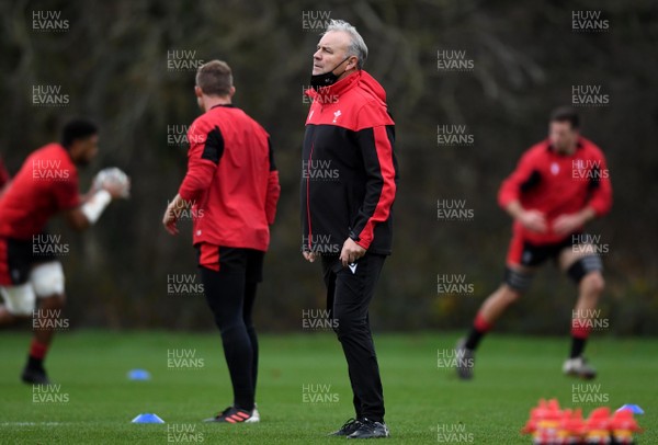 111120 - Wales Rugby Training - Wayne Pivac during training