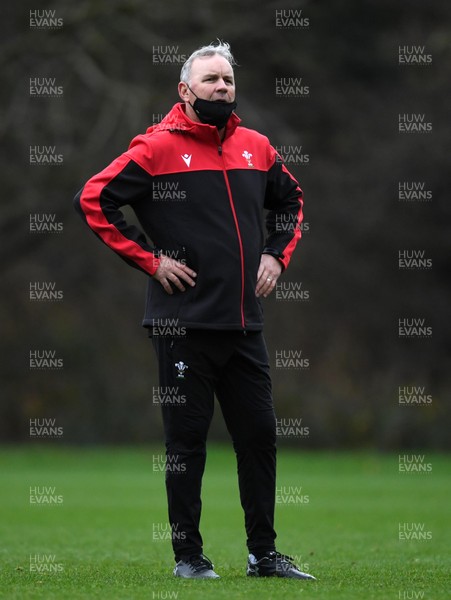111120 - Wales Rugby Training - Wayne Pivac during training
