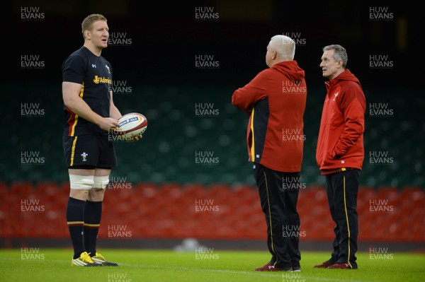 120216 - Wales Rugby Training -Bradley Davies, Warren Gatland and Rob Howley during training