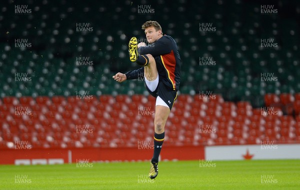 120216 - Wales Rugby Training -Dan Biggar during training