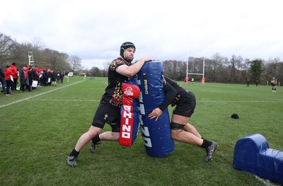120226 - Wales Rugby Training - Harri Deaves during training