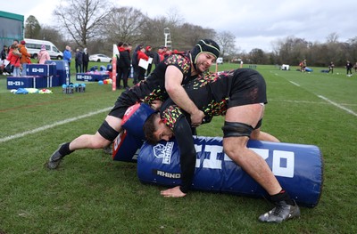 120226 - Wales Rugby Training - Harri Deaves during training