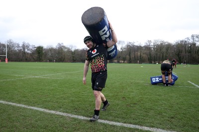 120226 - Wales Rugby Training - Harri Deaves during training