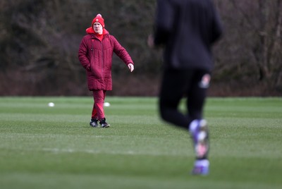 120226 - Wales Rugby Training - Steve Tandy, Head Coach during training