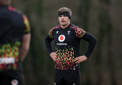120226 - Wales Rugby Training - Alex Mann during training