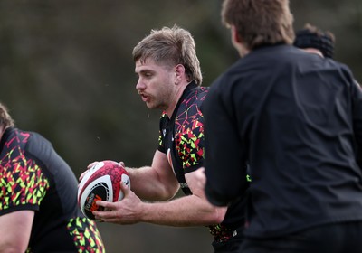 120226 - Wales Rugby Training - Aaron Wainwright during training